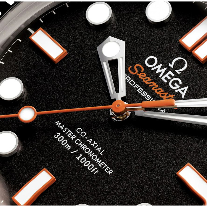 271646_01_Omega_Seamaster_Diver_300M_42mm_O21030422001018_Juwelier_Clem_Vercammen-3.jpg
