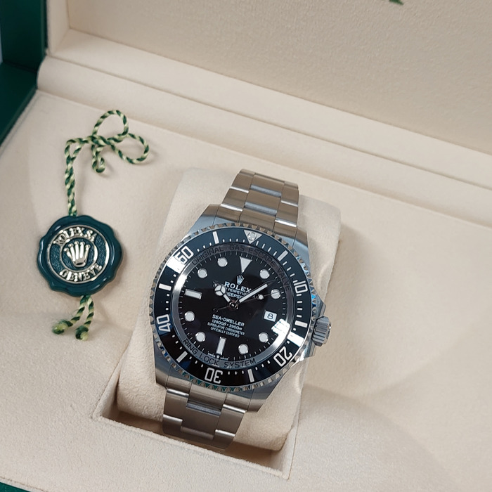 Rolex_Oyster_Perpetual_Date_Deepsea_Sea_Dweller_136660_Tweedehands_92282-1013_Juwelier_Clem_Vercammen-13.jpg