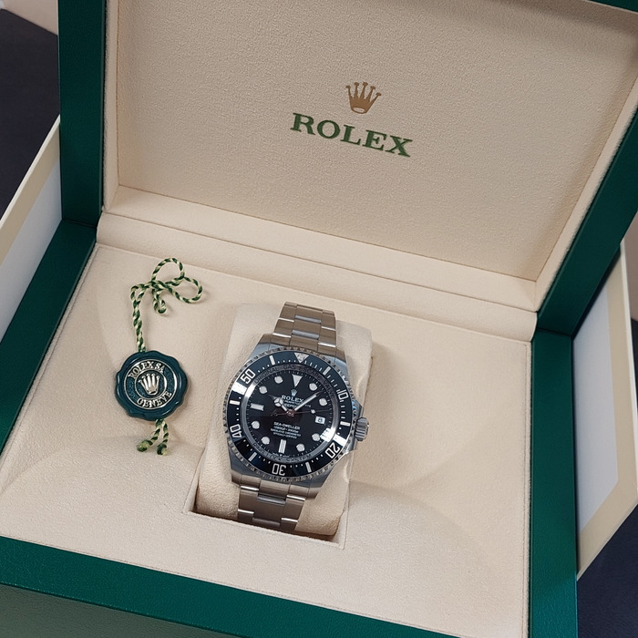 Rolex_Oyster_Perpetual_Date_Deepsea_Sea_Dweller_136660_Tweedehands_92282-1013_Juwelier_Clem_Vercammen-14.jpg