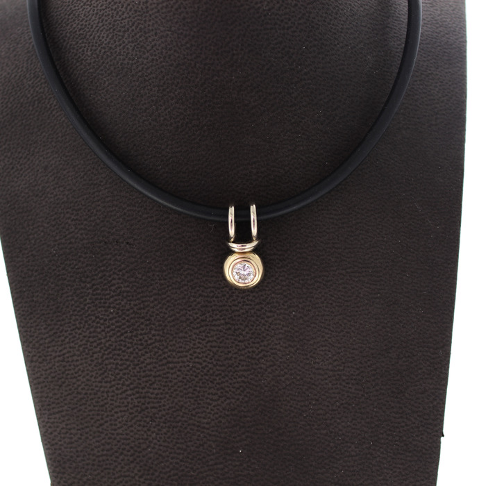 Collier_Met_Hanger_Witgoud_Rubber_Tweedehands_93882-2360_Juwelier_Clem_Vercammen-7.jpg