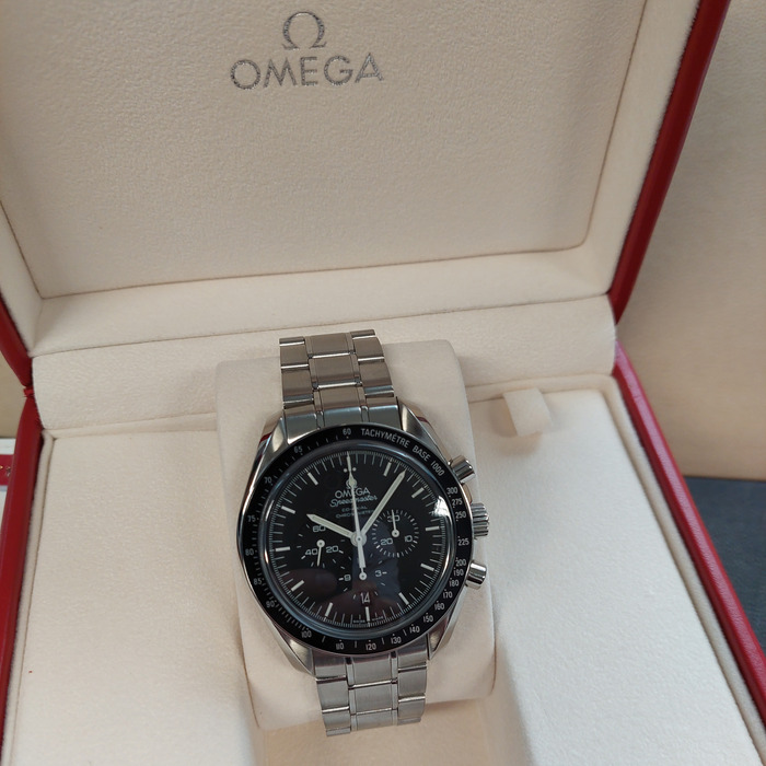 Omega_Speedmaster_Moonwatch_31130445001002_Tweedehands_93650-1041_Juwelier_Clem_Vercammen-14.jpg