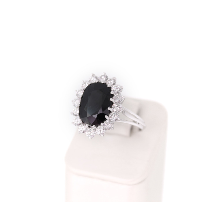 Coctail_Ring_Entourage_Witgoud_Briljanten_Saffier_94304-2364_Tweedehands_Juwelier_Clem_Vercammen-2.jpg
