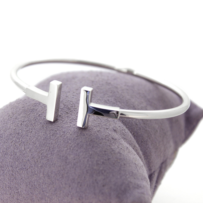Esclave_Witgoud_18K_Tweedehands_95540-2406_Juwelier_Clem_Vercammen-7.jpg