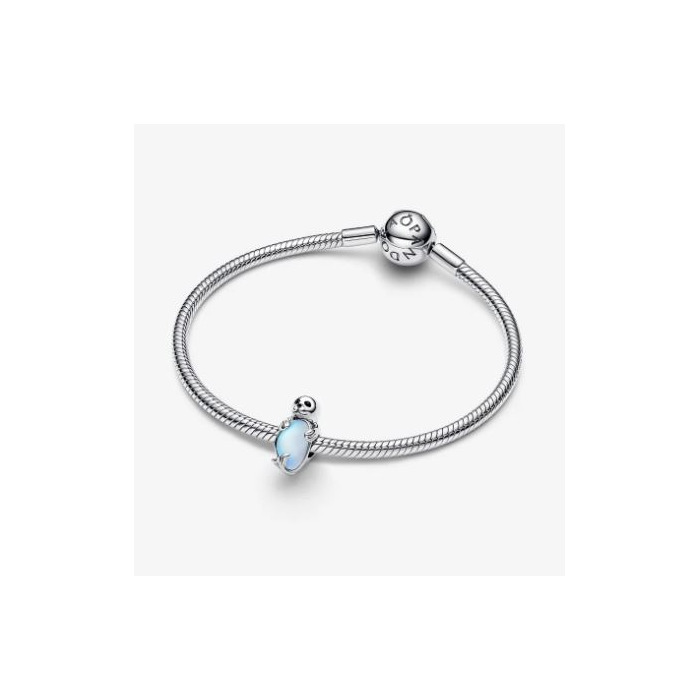 273321_01_Pandora_Seal_Moonstone_Iridescent_Glass_794146C01_Juwelier_Clem_Vercammen-4.jpg