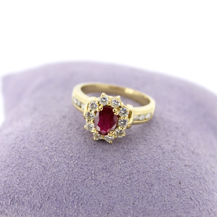 Ring_Geelgoud_18K_Robijn_Briljanten_tweedehands_96100-2433_Juwelier_Clem_Vercammen-8.jpg
