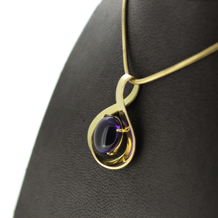 Ketting_Met_Hanger_Amethist_Geelgoud_18K_Tweedehands_96108-2428_Juwelier_Clem_Vercammen-5.jpg