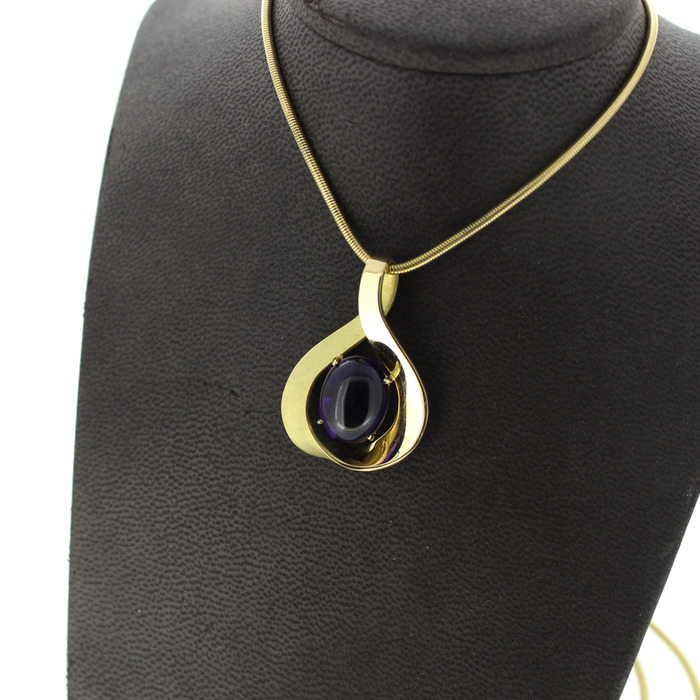 Ketting_Met_Hanger_Amethist_Geelgoud_18K_Tweedehands_96108-2428_Juwelier_Clem_Vercammen-4.jpg