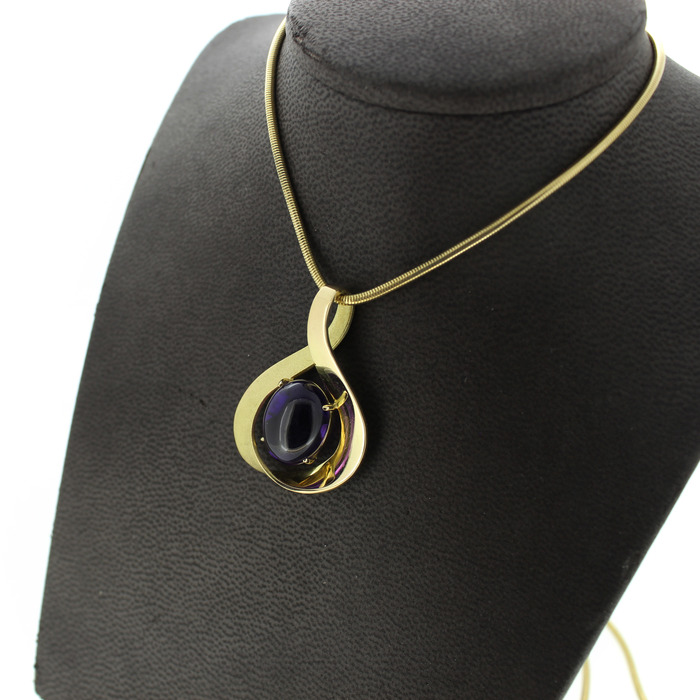Ketting_Met_Hanger_Amethist_Geelgoud_18K_Tweedehands_96108-2428_Juwelier_Clem_Vercammen.jpg