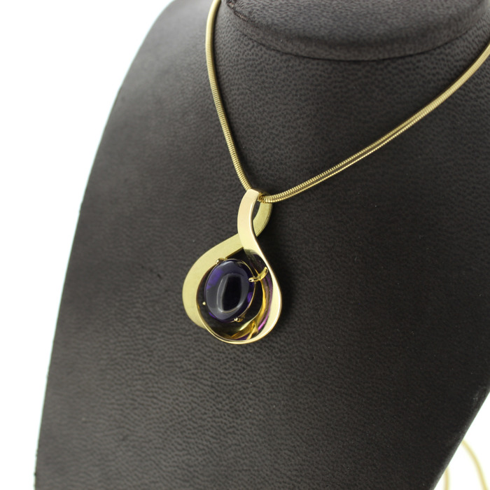 Ketting_Met_Hanger_Amethist_Geelgoud_18K_Tweedehands_96108-2428_Juwelier_Clem_Vercammen-3.jpg