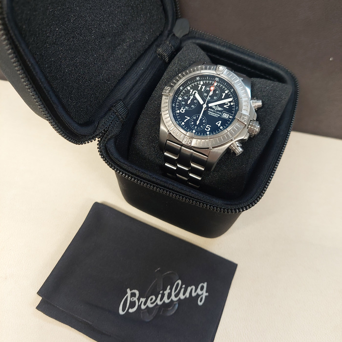 Breitling_Avenger_E13360_Titanium_Tweedehands_94893-1085_Juwelier_Clem_vercammen-16.jpg