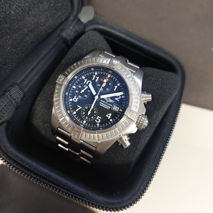 Breitling_Avenger_E13360_Titanium_Tweedehands_94893-1085_Juwelier_Clem_vercammen-17.jpg