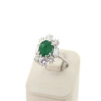 Juweel Ring Witgoud 18 karaat met smaragd, briljanten en baguetten '96109-2435-TWDH' Juweel Ring Witgoud 18 karaat met smaragd, briljanten en baguetten '96109-2435-TWDH'