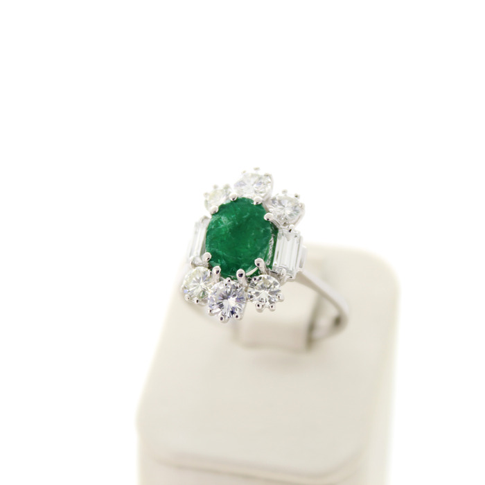 Ring_Witgoud_18K_Smaragd_Diamanten_Tweedehands_96109-2435_Juwelier_Clem_Vercammen-3.jpg