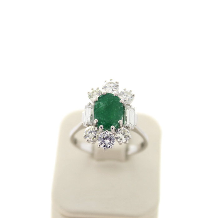Ring_Witgoud_18K_Smaragd_Diamanten_Tweedehands_96109-2435_Juwelier_Clem_Vercammen-2.jpg