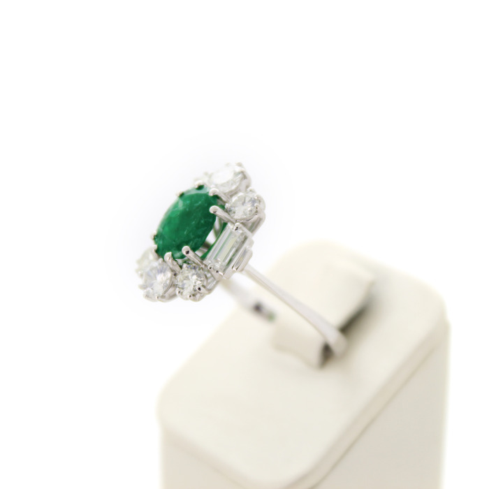Ring_Witgoud_18K_Smaragd_Diamanten_Tweedehands_96109-2435_Juwelier_Clem_Vercammen-4.jpg