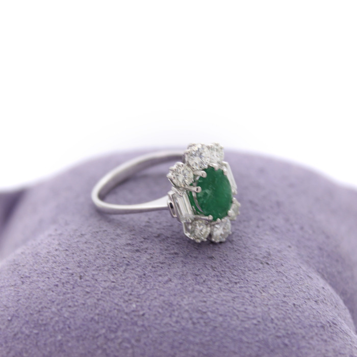 Ring_Witgoud_18K_Smaragd_Diamanten_Tweedehands_96109-2435_Juwelier_Clem_Vercammen-9.jpg