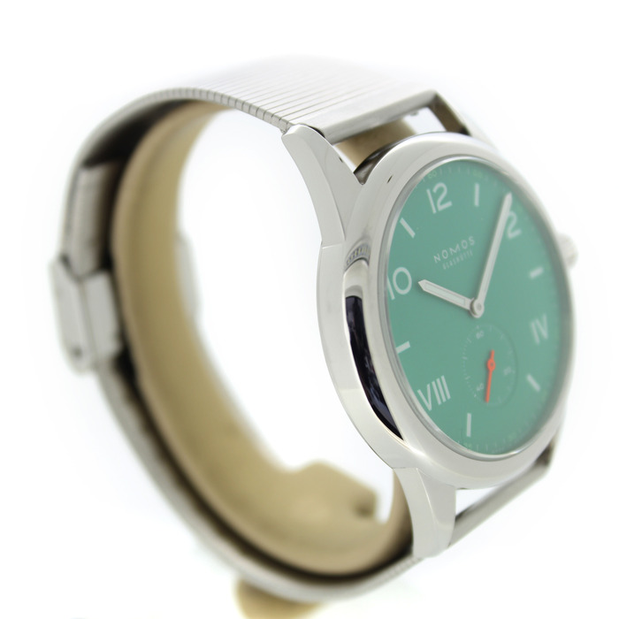 Nomos_Club_Campus_Electric_Green_715_Tweedehands_96244-1087_Juwelier_Clem_Vercammen-8.jpg