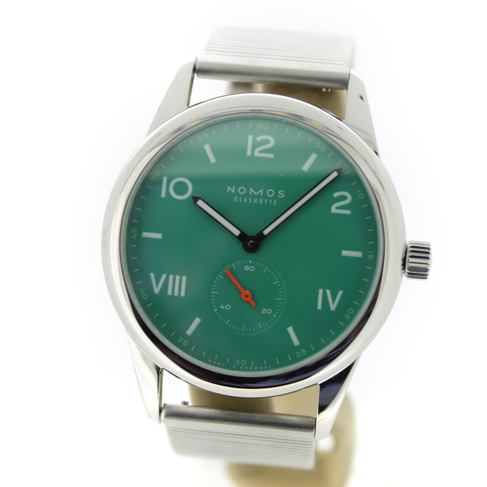 Nomos_Club_Campus_Electric_Green_715_Tweedehands_96244-1087_Juwelier_Clem_Vercammen-2.jpg