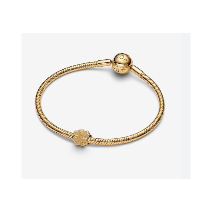 274520_01_Pandora-Mini-Clover-Mini-Klaver-Charm-Textured-14k-Gold-Overlay-764047C00--juwelier-Clem-Vercammen.jpg