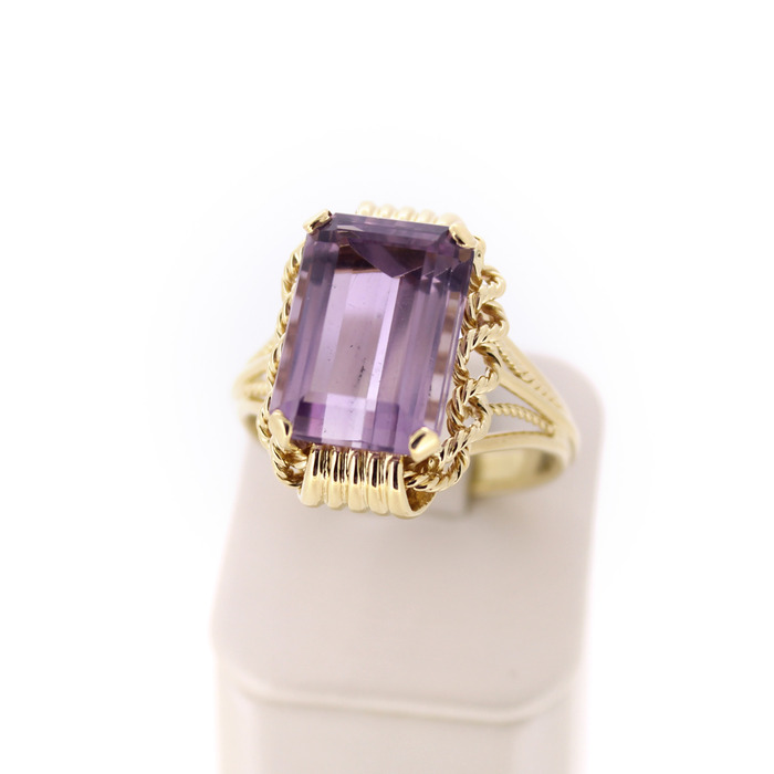 Ring_Geelgoud_18K_Amethist_Tweedehands_65807-2468.jpg