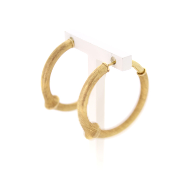 Oorringen_Ole_Lynggaard_RefA3042-401_Geelgoud_18K_Tweedehands_81800-3001_Juwelier_Clem_Vercammen-5.jpg