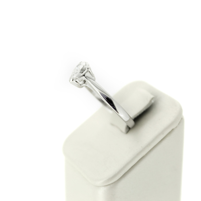 Ring_Solitaire_Witgoud_18K_Diamnt_Peer_Slijpvorm_Tweedehands_98117-3011_Juwelier_Clem_Vercammen-3.jpg