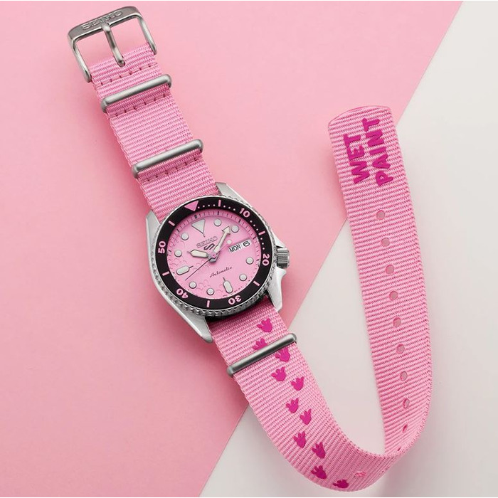 274742_01_Seiko_5_Sports_Limited_Edition_Pink_Panther_SRPM07K1_Juwelier_Clem_Vercammen-3.jpg