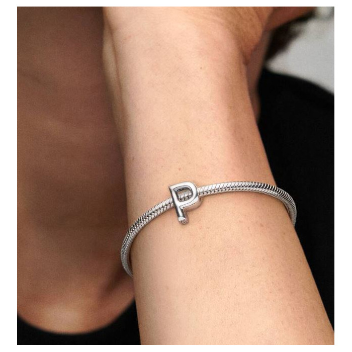 258577 01 Pandora Letter P 797470 Juwelier Clem Vercammen.jpg