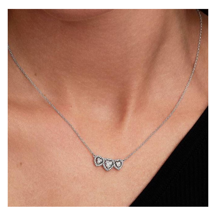 274603_01_Pandora_Triple_Heart_Necklace_394412C01-45_Juwelier-Clem_Vercammen-2.jpg