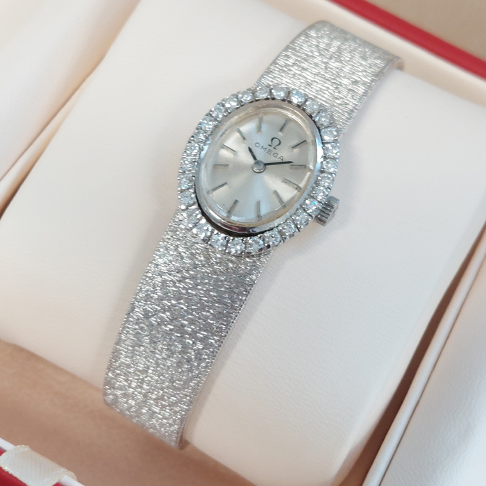 Omega_Witgoud_18K_Briljanten_Tweedehands_98362-2007_Juwelier_Clem_Vercammen-17.jpg