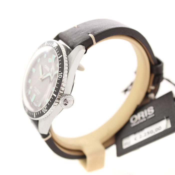 Oris_Divers_Sixty_Five_01733770740530752089_Outlet_246606_Juwelier_Clem_Vercammen-4.jpg