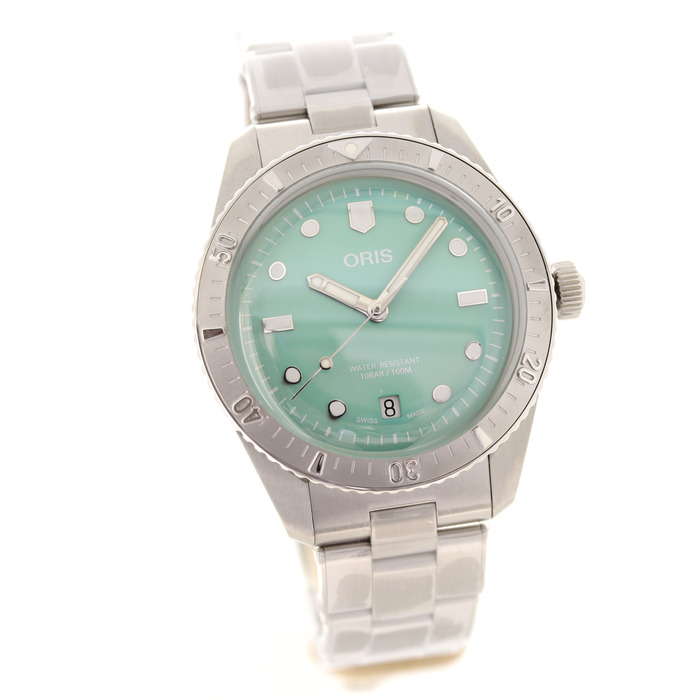 Oris_Divers_Sixty-Five_Cotton_Candy_01733777140570781918_Outlet_259411_Juwelier_Clem_Vercammen-6.jpg