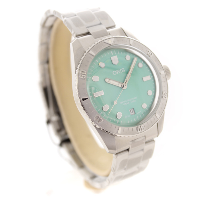 Oris_Divers_Sixty-Five_Cotton_Candy_01733777140570781918_Outlet_259411_Juwelier_Clem_Vercammen-7.jpg