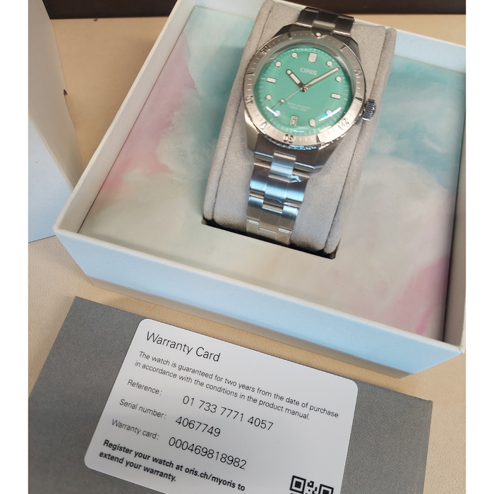 Oris_Divers_Sixty-Five_Cotton_Candy_01733777140570781918_Outlet_259411_Juwelier_Clem_Vercammen-12.jpg