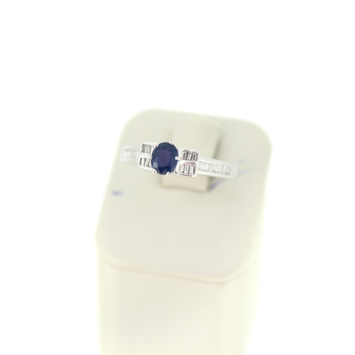 Ring Witgoud 18 Karaat Diamanten Baguetten Saffier Tweedehands 99509-3067 Juwelier Clem Vercammen.jpg