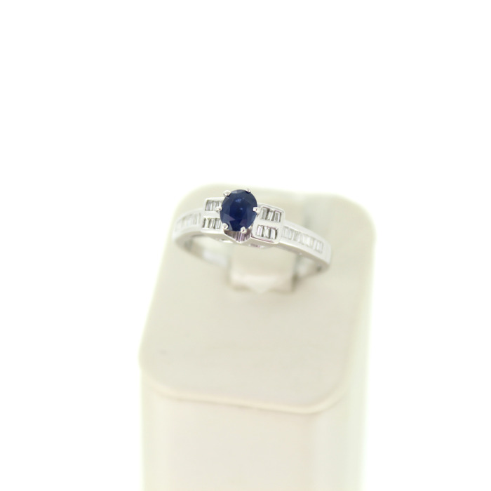 Ring Witgoud 18 Karaat Diamanten Baguetten Saffier Tweedehands 99509-3067 Juwelier Clem Vercammen.jpg