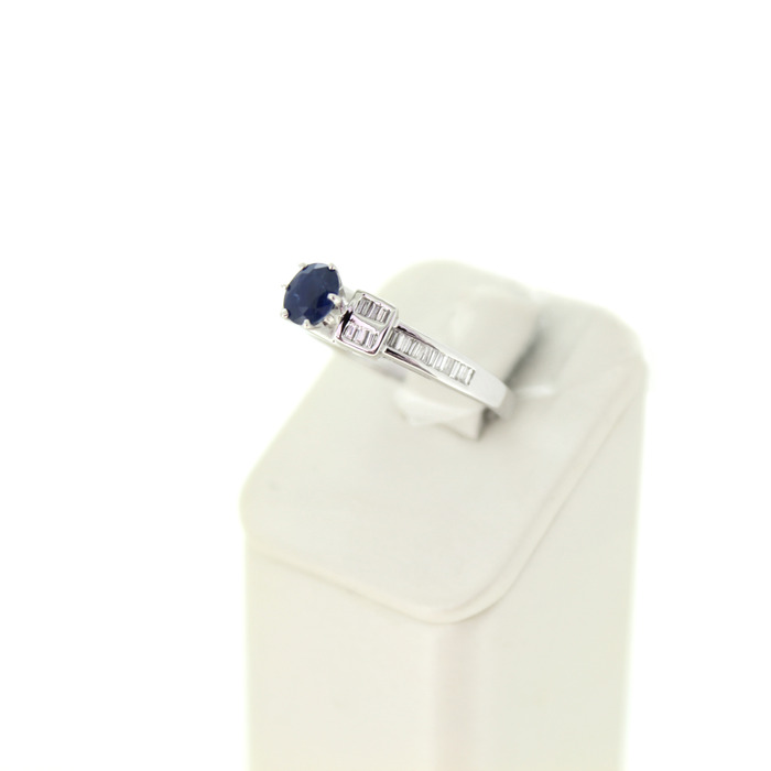 Ring Witgoud 18 Karaat Diamanten Baguetten Saffier Tweedehands 99509-3067 Juwelier Clem Vercammen.jpg