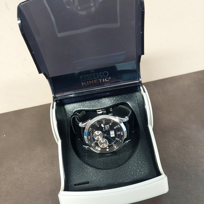 Seiko Premier Kinetic Perpetual SNP005P1 Tweedehands 99018-2017 Juwelier Clem Vercammen.jpg