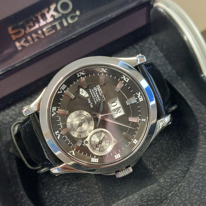 Seiko Premier Kinetic Perpetual SNP005P1 Tweedehands 99018-2017 Juwelier Clem Vercammen.jpg