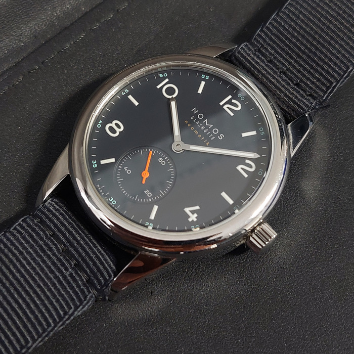 Nomos Club Neomatic Atlantic 741 Tweedehands 1309-2036 Juwelier Clem Vercammen.jpg