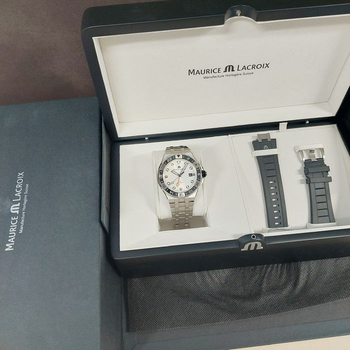 Maurice Lacroix Aikon Venturer Gmt AI6158-SS00F-130A Tweedehands 1231-2034 Juwelier Clem Vercammen.jpg