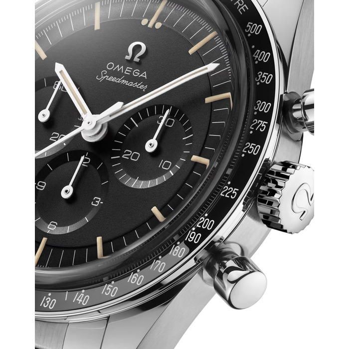 Omega Speedmaster zwart 31130403001001 Juwelier Clem Vercammen 1.jpg