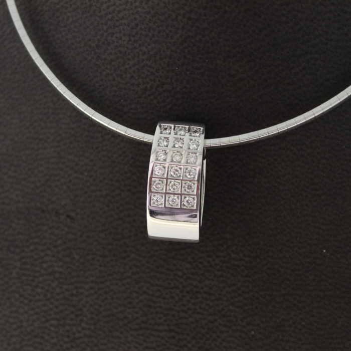 Omega Collier Witgoud 18K Briljanten TWeedehands 2412-3215 Juwelier Clem Vercammen.jpg