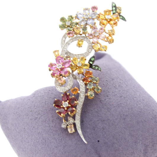 Juweel Broche bloemen Bicolor wit en geelgoud 18 karaat briljanten en kleurstenen '2228-3233-TWDH' Juweel Broche bloemen Bicolor wit en geelgoud 18 karaat briljanten en kleurstenen '2228-3233-TWDH'