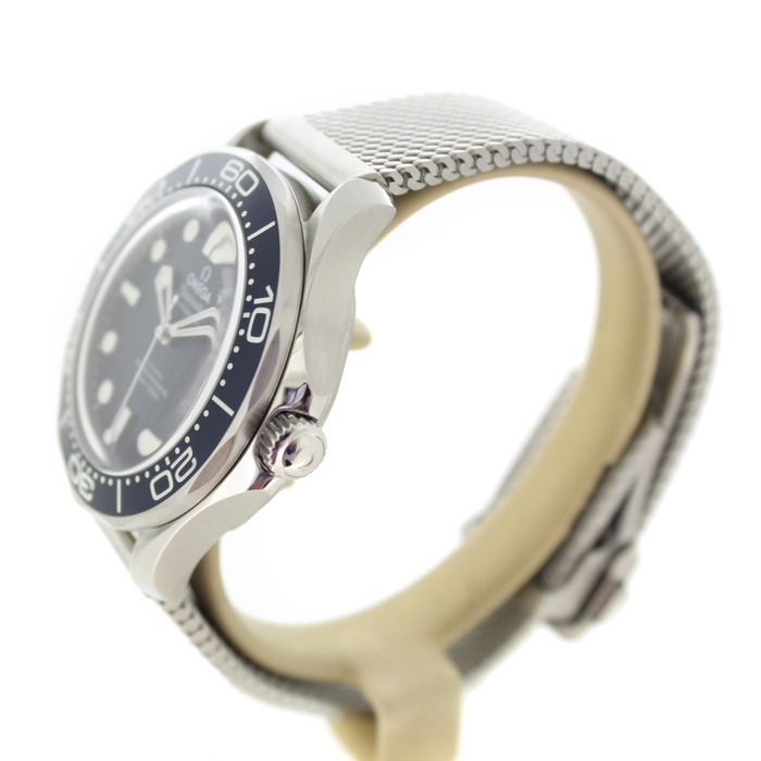 Omega Seamaster Diver 300M James Bond Anniversary 60th 21030422003002 Tweedehands 2307-2062 Juwelier Clem Vercammen.jpg