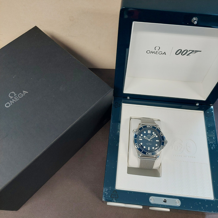 Omega Seamaster Diver 300M James Bond Anniversary 60th 21030422003002 Tweedehands 2307-2062 Juwelier Clem Vercammen.jpg
