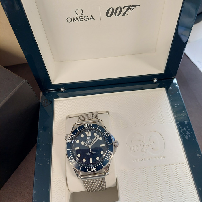 Omega Seamaster Diver 300M James Bond Anniversary 60th 21030422003002 Tweedehands 2307-2062 Juwelier Clem Vercammen.jpg