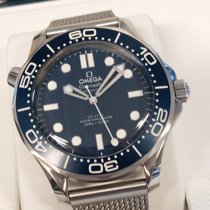 Omega Seamaster Diver 300M James Bond Anniversary 60th 21030422003002 Tweedehands 2307-2062 Juwelier Clem Vercammen.jpg