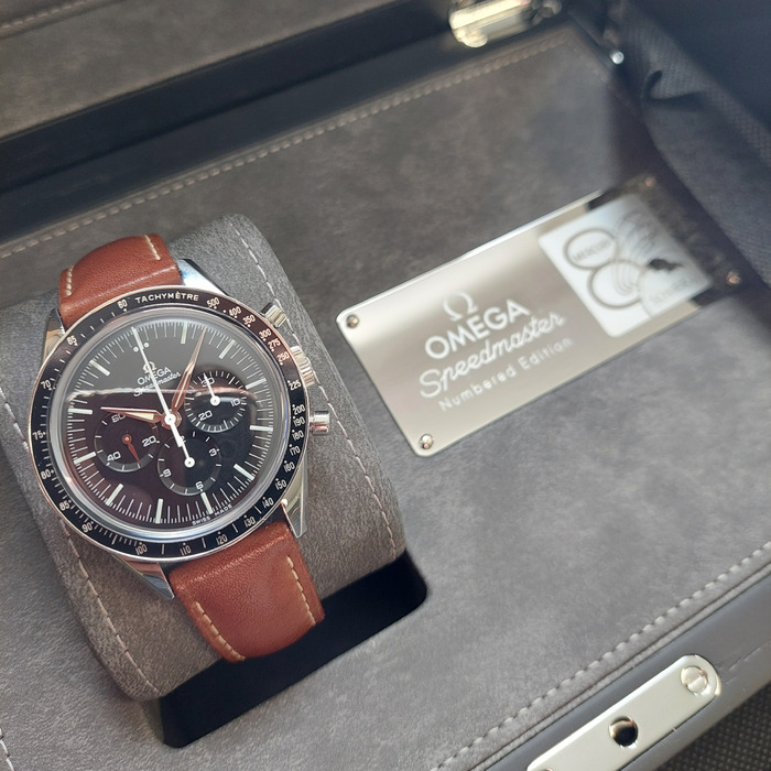 Omega Speedmaster Anniversary Series First Omega In Space 31132403001001 Tweedehands 1808-2053 Juwelier Clem Vercammen.jpg