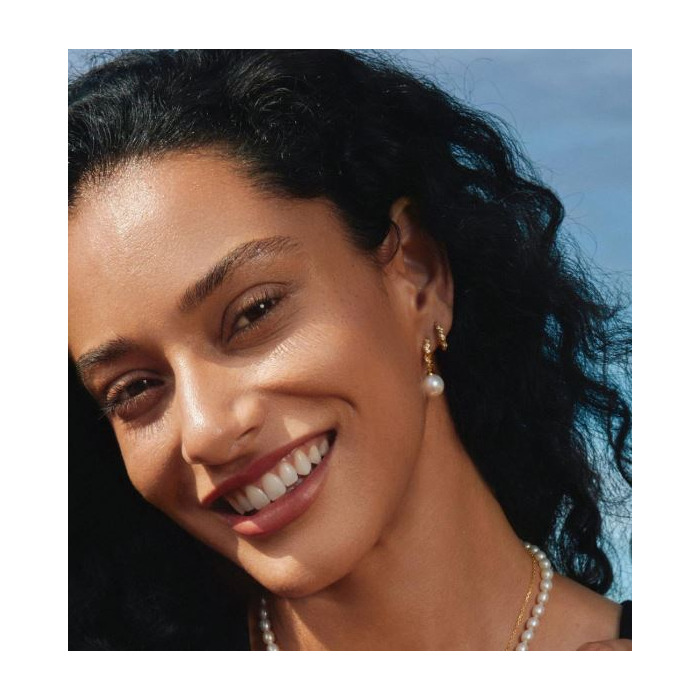 276771 01 Ania Haie Luna Gaze Twisted Huggie Hoop Earrings E075-07G Juwelier Clem Vercammen.jpg